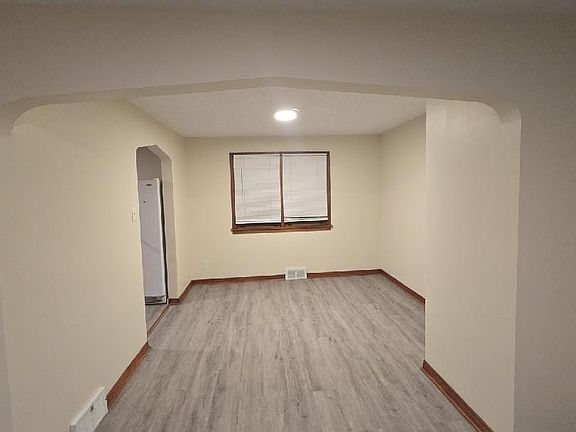 4th image of 3838 Deveaux St