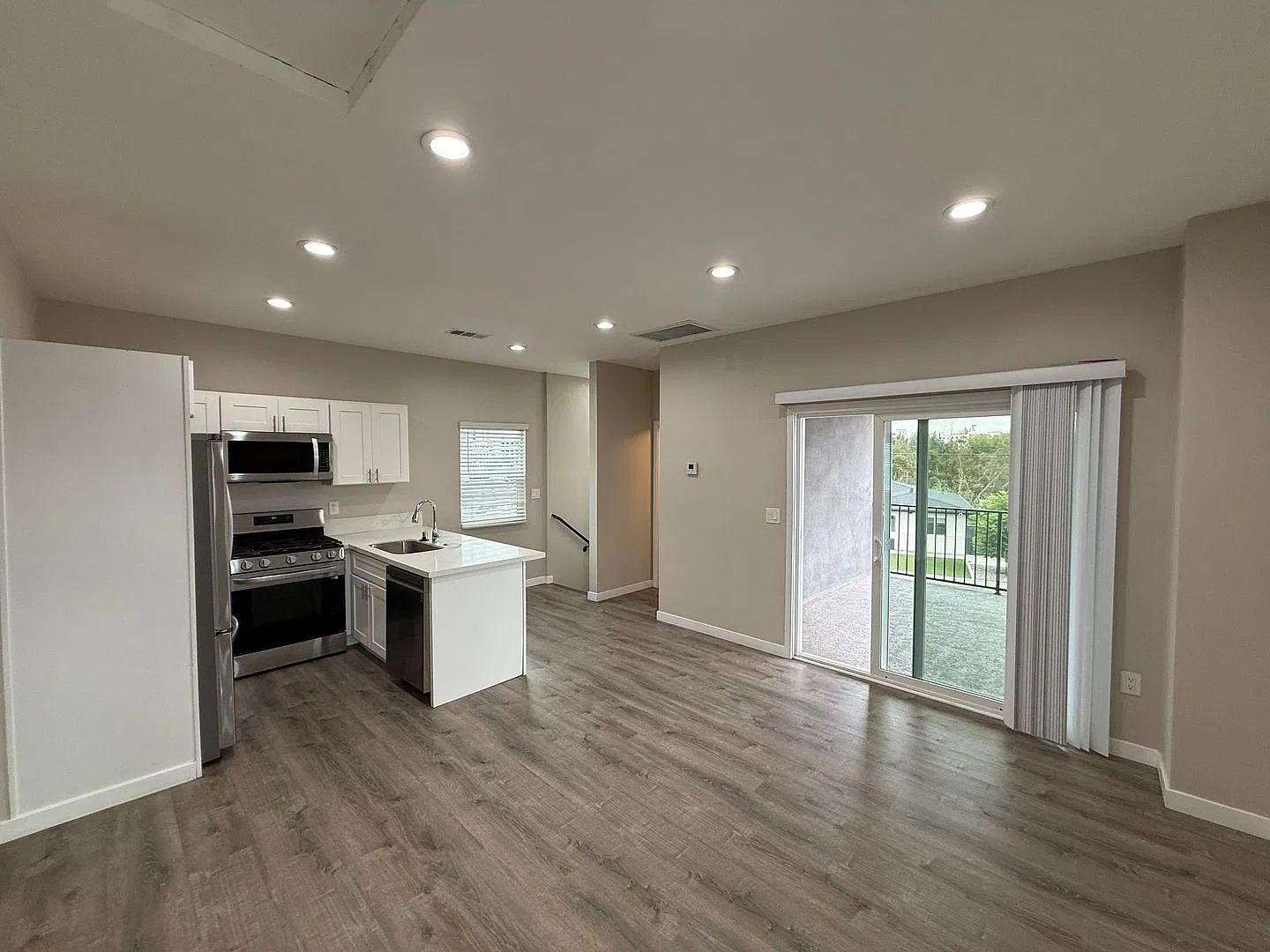 4 Bed/ 2 Bath with Balcony! — Photo 4