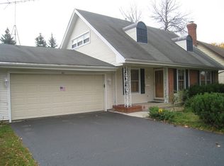 107 Parkchester Rd, Elk Grove Village, IL 60007