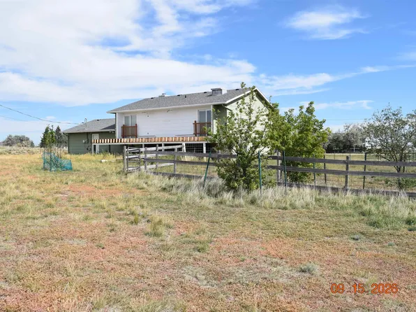 19 S Coyote Rd, Glenrock, WY 82637