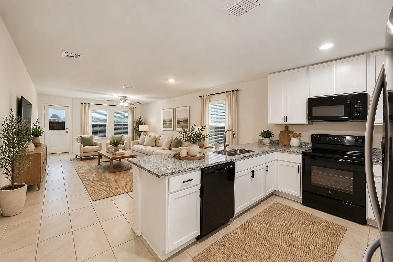 4 bed, 2.5 bath, 1550 sqft, $1,900 — Photo 3
