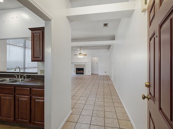 5th image of 312 Banyan Dr