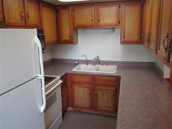 2nd image of 901 Bishop Ct