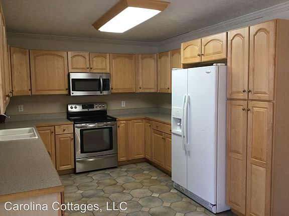 4th image of 103 Chestnut Hills Ct
