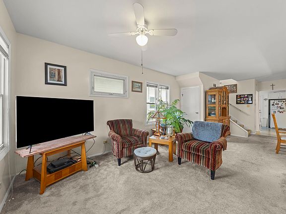 5th image of 2646 N Mont Clare Ave