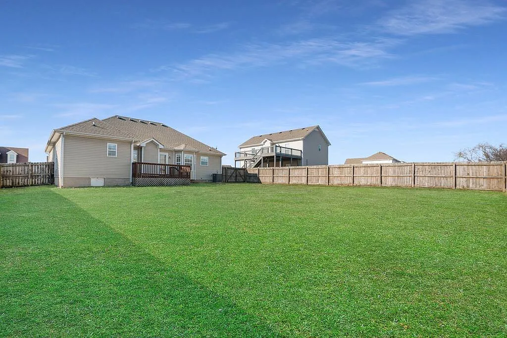 3 bed, $2,978 — Photo 2