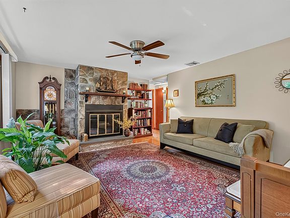 3rd image of 311 Sprout Brook Road