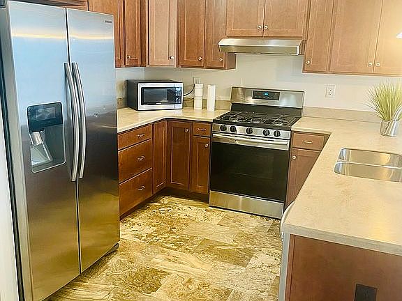 3rd image of 361 Taunton Pl