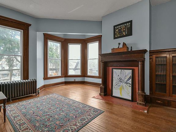4th image of 551 Park Ave W