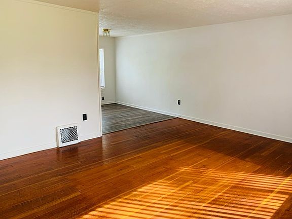 3rd image of 1417 Mahan Ave #2