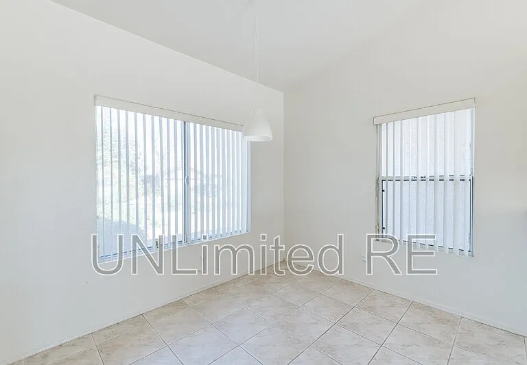 1865 W Wagon Wheel Rd — Photo 8