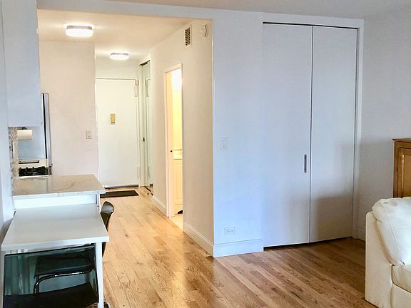 4th image of 347 W 57th St APT 24E