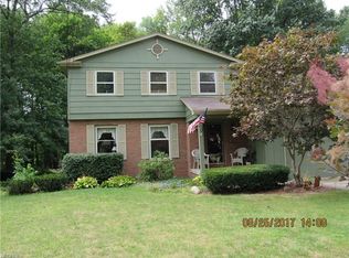 569 Oakridge Dr, Youngstown, OH