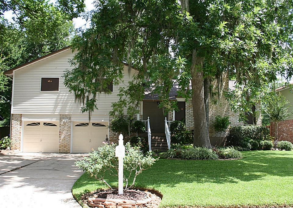 1st image of 318 Wisteria St