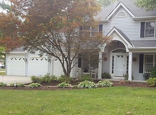 8396 Old Post Rd, Olmsted Falls, OH 44138