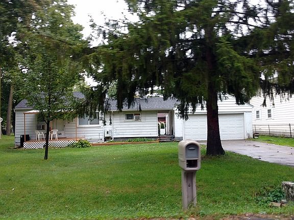 4th image of 18600 Irving St