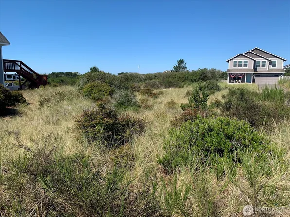413 S Portal Loop SW, Ocean Shores, WA 98569