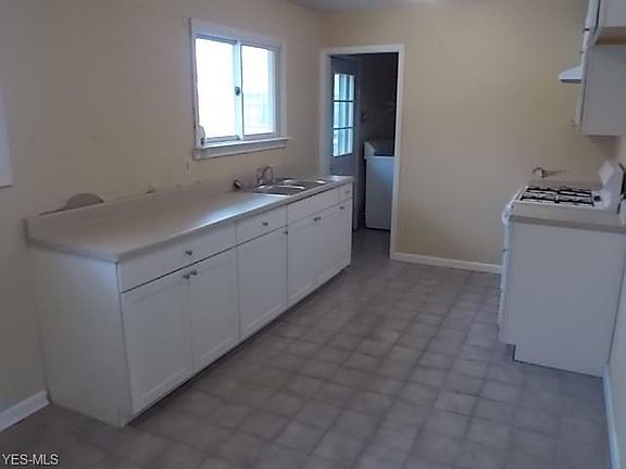 2nd image of 2661 Fairfax St
