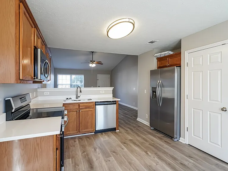 7016 S Hampton Blvd — Photo 8
