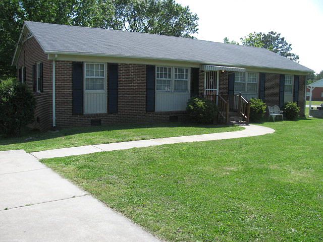 1st image of 320 E Ferrell St
