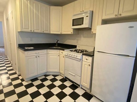 4th image of 1636 3rd Ave APT 2A