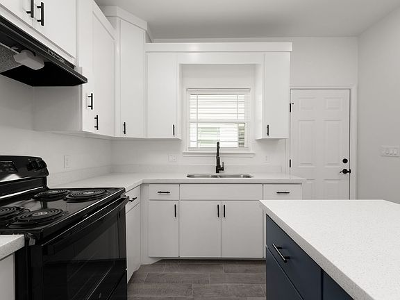 4th image of 405 Lions Villa Ave #11