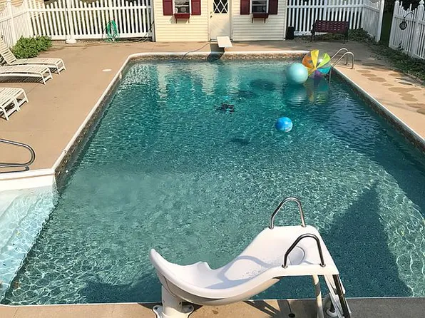 68923 6th St, Edwardsburg, MI 49112