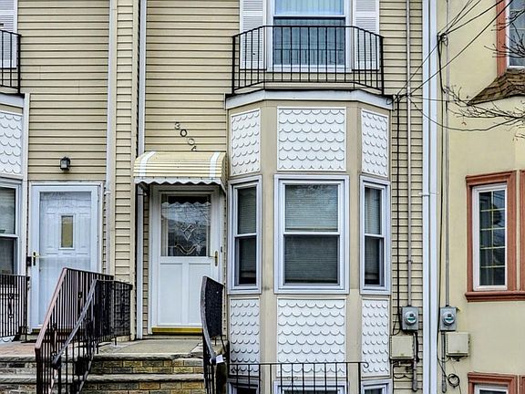 3rd image of 300 Woodbine Ave #A