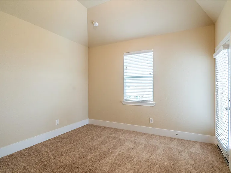 19015 Yellowstone Landing Ct — Photo 32