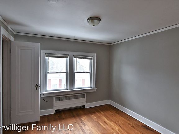 4th image of 8 Lincoln Ave #8