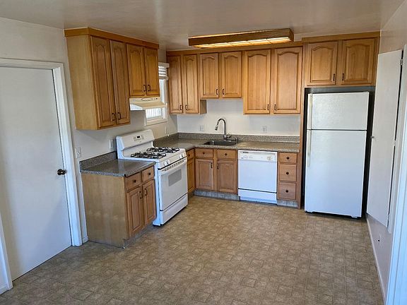 3rd image of 1012 Crestwood Dr