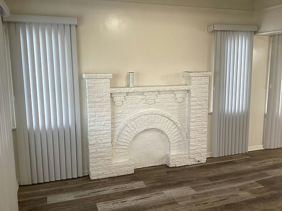 2nd image of 1538 W 51st Pl