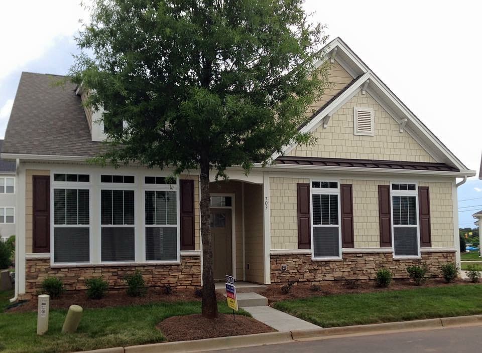 1st image of 703 Wisteria Ln