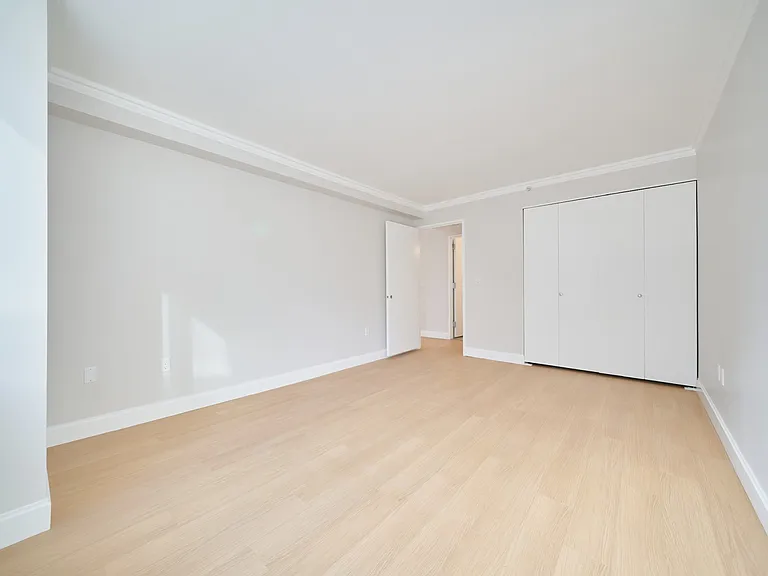 160 Riverside Blvd #10J — Photo 13