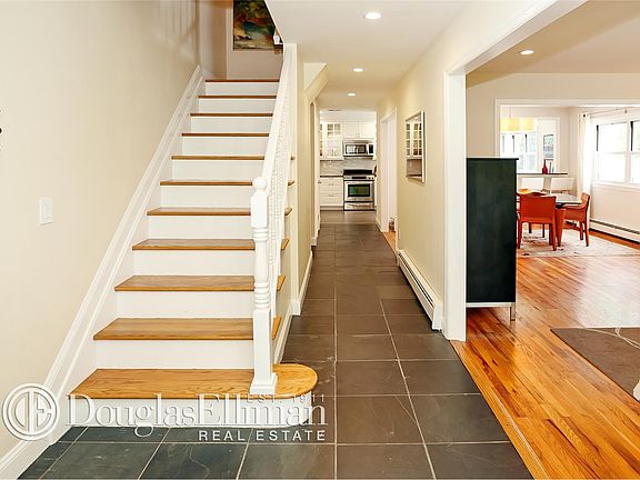 2nd image of 150 Soundview Dr
