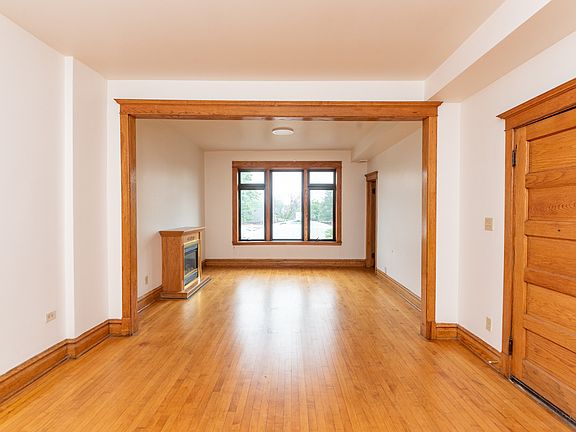 4th image of 2165 N Milwaukee Ave #3