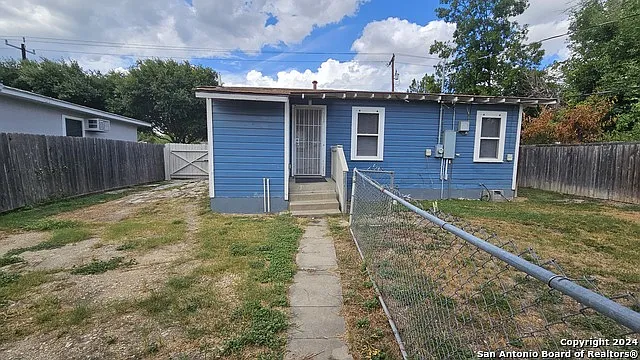 2 bed, 1.0 bath, 716 sqft, $1,250 — Photo 3