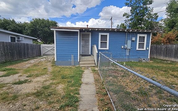 3rd image of 1726 Basse Rd