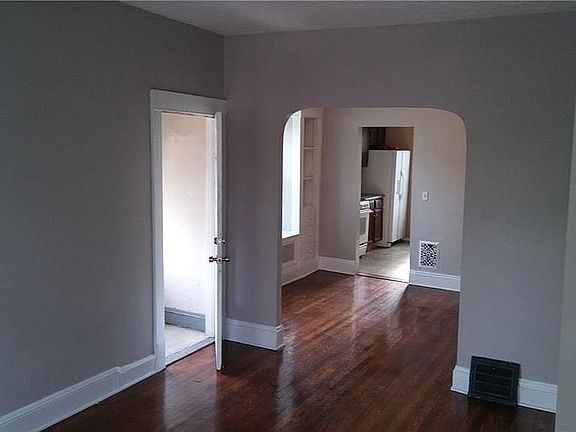 3rd image of 1504 Roycroft Ave