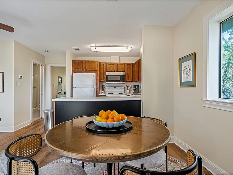 6910 Chinook Dr — Photo 2