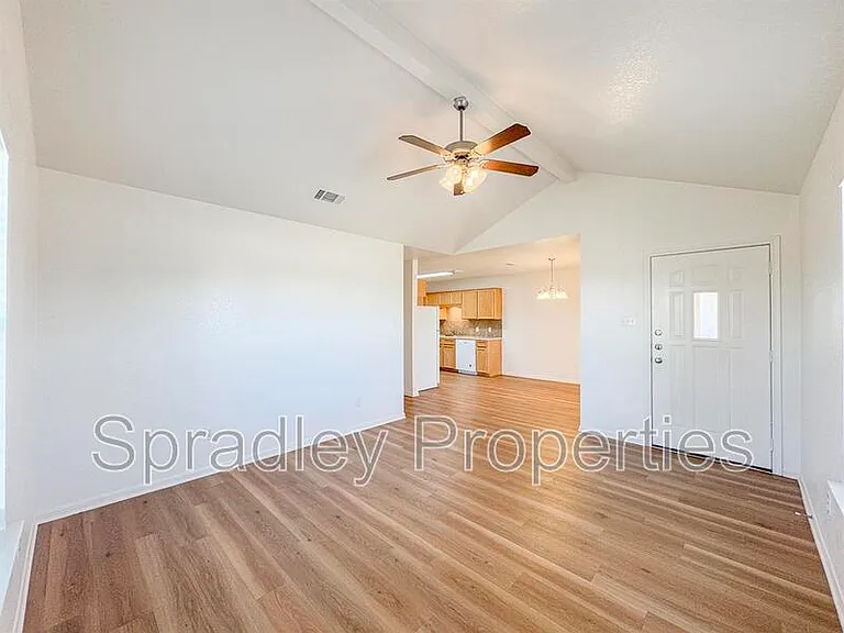 132 Lacey Lou Ln — Photo 3