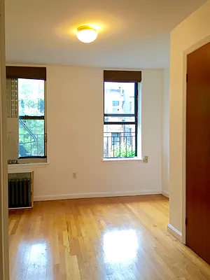 Rented by Warren T Real Estate Corp. | media 20