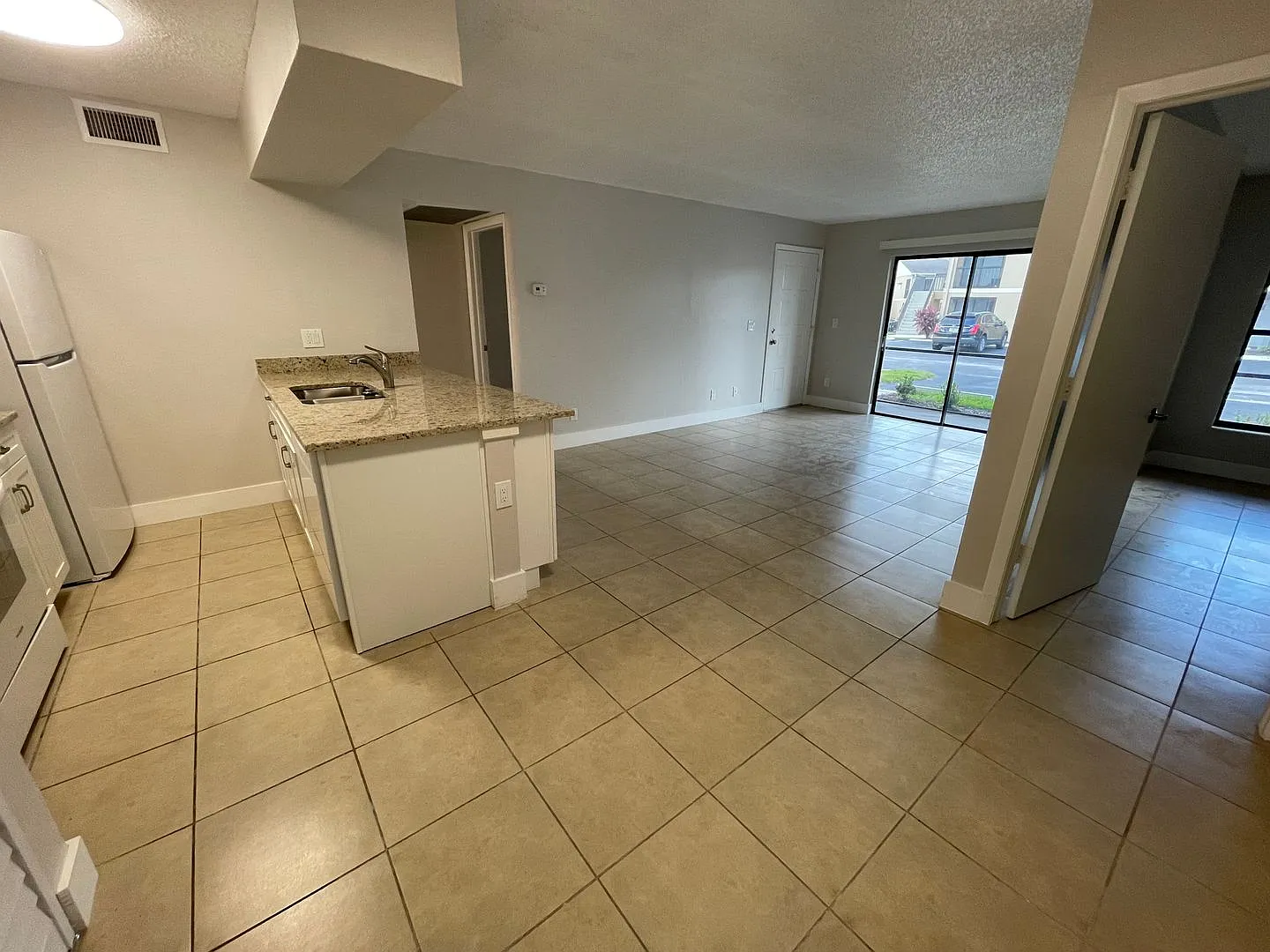 Annual Rental - 2 Bed / 2 Bath Condo At Mystic Gardens — Photo 3