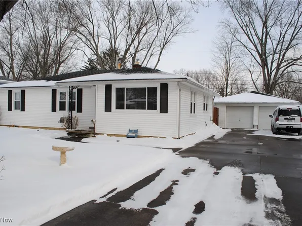 963 Roberts St, Sheffield Lake, OH 44054