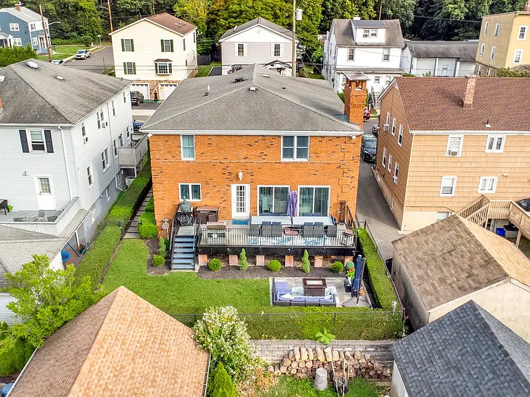 27 Woodside Ave #A — Photo 17