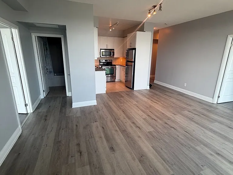 1 Hurontario St #1005 — Photo 12