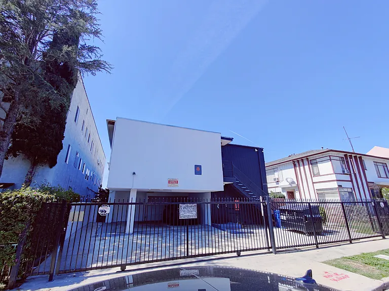 1029 N. Ardmore Avenue — Photo 19