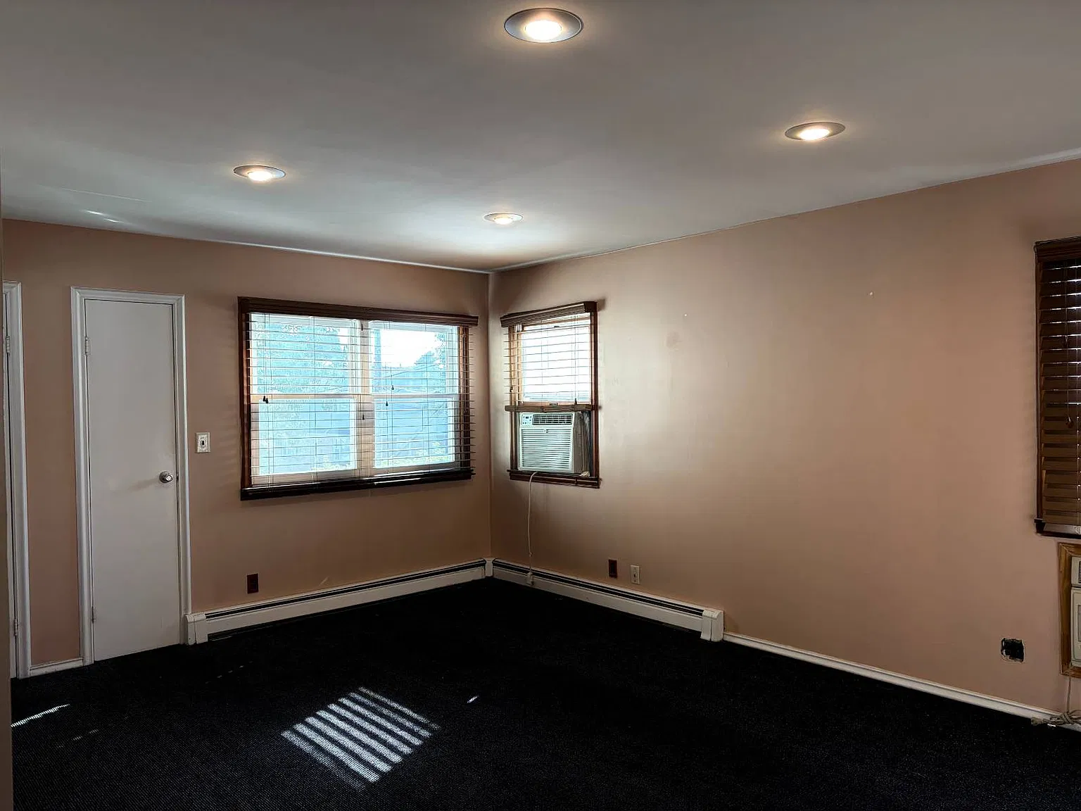 2 bed, 1.0 bath, 1920 sqft, $2,900 — Photo 3