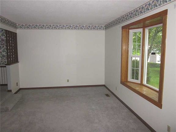 3rd image of 502 Montrose Ct
