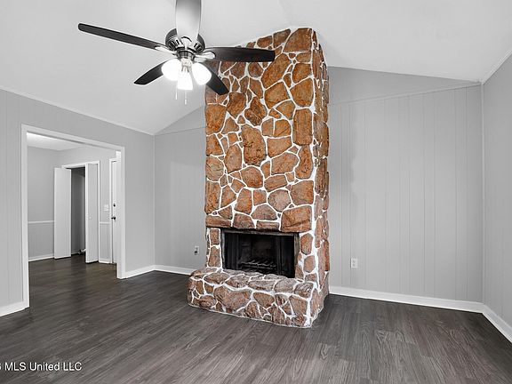 4th image of 117 White Oak Ct